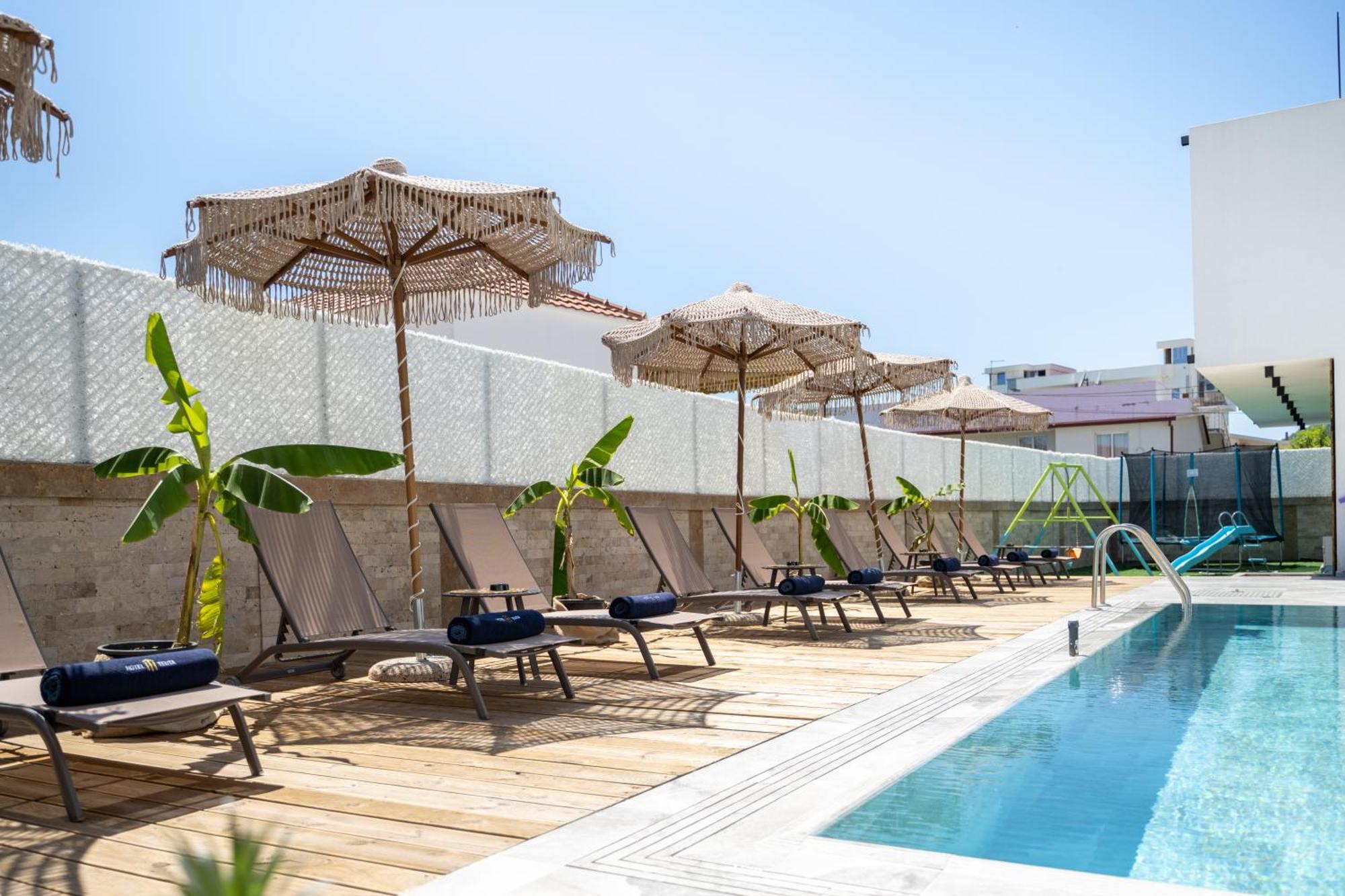 Hotel Teuta أولتْسي المظهر الخارجي الصورة
